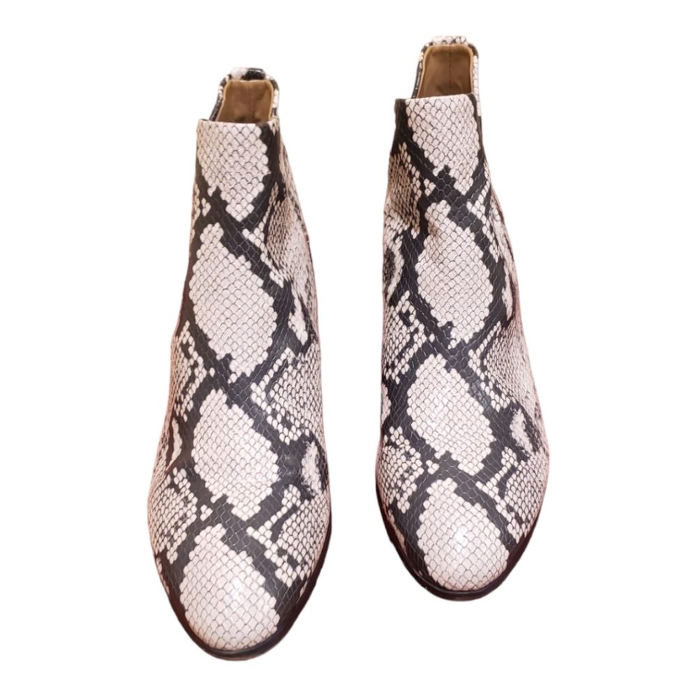 Franco Sarto boots Roar snakeskin pattern black and white size 9.5